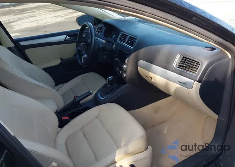 2013 Volkswagen Jetta Hybrid Se/Sel/Sel Premium z USA, uszkodzony, nr VIN 3VW637AJ3DM311665